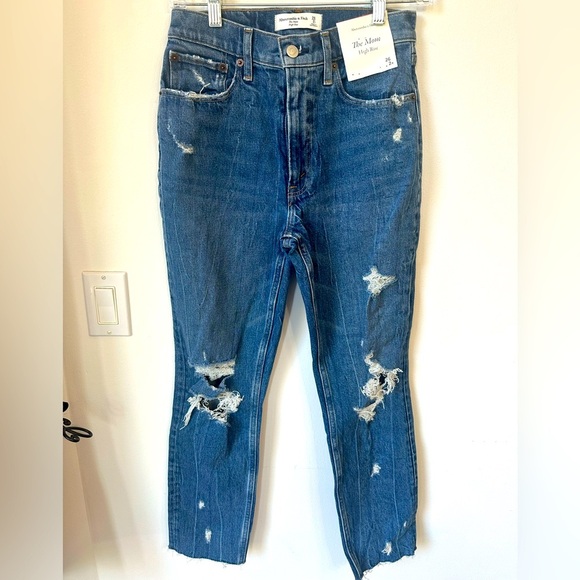 Abercrombie and Fitch The Mom High Rise Distressed Denim Jeans Size 26 2 Raw Hem - Picture 1 of 6